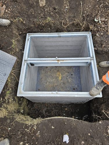 Chamber installation for E&P